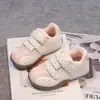 Sapatos Infantis Argan com Solado Macio 2026 Outono Novo Estilo Moda Meninas Sapatos de Treino Alemães Meninos Bloco de Cores Moda Tênis de Corrida