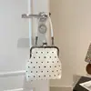 Bolsa de Ombro Estilosa em Couro Oleado de Grande Capacidade com Bolinhas Bolsa Transversal Bolsa Retro para o Trabalho Feminina Bolsa de Banquete da Moda Bolsa de Mão Tendência