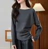 Top de Malha Chic de Design Inspirado para Afinar a Cintura com Pregas para Mulheres 2025 Novo Suéter Off-Shoulder Outono e Inverno