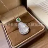 Colar de Pedras da Sorte e Prosperidade com Pingente de Cabacinha Banhado a Prata com Calcedônia Verde Gelo Incrustada e Ágata Verde Brilhante Jadeíta