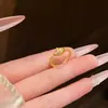 Anillo abierto de alta gama estilo coreano y japonés, delgado en la cintura, totalmente incrustado de diamantes para mujer, simple y único, accesorio de anillo de cobre ajustable, joya de mano versátil