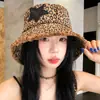 Gorra retro americana con parche de estrella de estampado de leopardo para mujer, boina de pico de pato de estilo nicho de moda de chica picante de alta gama
