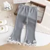 Pantalones de encaje acampanados nuevos para niñas Otoño 2026 con bordes festoneados, Leggings versátiles y elegantes de corte ajustado para bebés