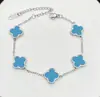 Pulsera de acero de titanio chapada en oro de 18k, de cuatro hojas, lisa, de moda, de venta caliente, con nácar de doble cara, fábrica de joyería de alta gama para mujer