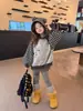 Conjunto de Niña Otoño/Invierno Nuevo Estilo Coreano Infantil de Lunares Dibujos Animados con Capucha Felpa Gruesa Sudadera Bebé Cálido Capa Base Falda Pantalones