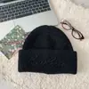Gorro de Lana Gris con Letras Estilo Coreano para Mujer en Invierno Engrosado para Circunferencia de Cabeza Grande Protección contra el Frío para Orejas Gorro Caliente de Punto