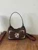 Otoño e invierno 2026 bolso de mano fresco, bandolera, bolso versátil para el trabajo, bordado retro de trébol de cuatro hojas y nota musical, bolso artístico para mujer