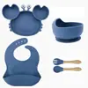 Juego de Alimentación de Silicona para Bebé de 4 Piezas, Plato con Ventosa de Cangrejo, Babero, Cuchara y Tenedor de Madera, Autoalimentación para Niños Pequeños