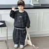 Conjunto de Moletom Falso de Duas Peças para Meninos Primavera e Outono 2026 Novo Legal Bonito Esportivo Manga Longa Camiseta Esportiva Roupa de Outono Conjunto de Duas Peças