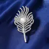 Moderna Brocha de Plumas Retro para Mujer, Broche Elegante de Alta Gama con Perlas y Diamantes, Pin Versátil para Accesorio de Traje