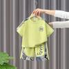 8275 Roupa de Verão para Meninos 2026 Novo Conjunto Casual Elegante de Duas Peças com Mangas Curtas, Design de Ursinho, para Bebês e Crianças Pequenas