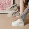 Ins Zapatos gruesos de estilo coreano nuevos para mujer Otoño 2026 Zapatos casuales para estudiantes que aumentan la altura Zapatos gruesos que aumentan la altura K5603
