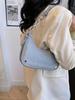 Bolso pequeño de textura de alta calidad para mujer, nuevo bolso cruzado de hombro de moda 2024, diseño retro de nicho, bolso de cadena debajo del brazo.