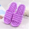 Pantuflas transpirables con diseño calado para ducha de baño para hombres, sandalias antideslizantes de secado rápido para interior de hotel para mujeres