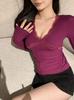 Camiseta de fondo de encaje de cuello en V de alta calidad y corte ajustado para mujer, primavera y otoño, costuras interiores, hermosa camisa pequeña, top dulce y picante.