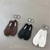 Sapatos baixos femininos estilo francês, delicados para a noite, sapatos casco de porco 2026, sapatilhas de renda com trama e laço, bico dividido