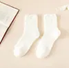 Calcetines de forro polar coral para otoño e invierno para mujer, engrosados y cálidos, de media pantorrilla, color liso, retro retorcidos, para maternidad y dormir