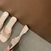 Primeiro Encontro com os Sandálias Slide de Salto Bloco Abertas com Cadarço Estilo Levemente Maduro da Nova Temporada 2026, Sandálias de Salto Médio Estilo Socialite