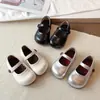 Zapatos de Cuero para Niñas Pequeñas 2026 Otoño Zapatos Individuales para Bebé Punta Redonda Plateada Estilo Coreano Zapatos de Princesa Suela Suave Mocasines de Boca Baja