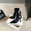 Nuevas botas de tacón de aguja puntiagudas versátiles de moda otoño e invierno 2026, botines de estilo europeo y americano, botines de tubo corto, diseño simple