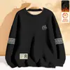 Sudadera con cuello redondo y estampado para hombre, nuevo producto de otoño e invierno, corte holgado, forro polar, manga larga, jersey, moderna, casual, camiseta básica versátil para hombres a la moda