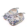Zapatos de princesa primavera y otoño estilo nuevo suela de goma blanda lazo brillante banda elástica no se caen los pies zapatos para bebé y niño pequeño