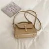 Bolso de mano de alta gama, diseño cuadrado pequeño, nueva colección 2026 para mujer, moderno y versátil, adecuado para ir al trabajo, bolso de hombro, lujo ligero, bolso cruzado elegante