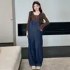 Ropa de maternidad para otoño, nuevo estilo casual para mamás a la moda, peto de mezclilla simple talla grande con top de algodón de manga acampanada, conjunto de dos piezas
