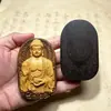 Colgante de madera aromática con la imagen del Gran Sol Tathagata, incrustado con sándalo, artesanía de madera de imitación de áloe, se envía con una cuerda