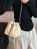Bolso de mujer popular de este año 2024, bolso de tela con cadena colgante y diseño de nicho, bolso tipo cubo plisado.