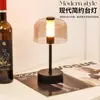 Luminária de Mesa Recarregável Retrô Luminária de Cabeceira para Quarto 2026 Luxo Leve Decoração de Alto Padrão Toque Vintage Atmosfera Luz Noturna
