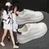 Zapatillas blancas de piel suave estilo estudiante, súper populares, versátiles para mujer, nueva colección otoño 2026, suela gruesa, que aumentan la altura, cómodas, casuales y deportivas