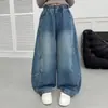 Calças Infantis Primavera Outono 2026 Novas Jeans Cropped Estilosos para Crianças Pequenas, Médias e Grandes Estudantes do Ensino Fundamental Calças Longas Largas