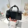 Bolsa de ombro para o dia a dia de verão, bolsa de mão de nicho super popular com uma sensação de bolsa de boliche, novo design 2026 para mulheres