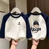 Camiseta Interior Básica de Cuello Redondo DeRong para Bebé Niños 2026 Otoño/Invierno Nuevo Estilo Camiseta de Manga Larga con Parches