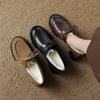 Sapatos de couro de vaca texturizados de lã real espessada e quente 2024 Sapatos de couro genuíno de inverno com cadarço e bico redondo para mulheres
