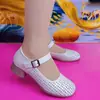 Verão 2026 Novos Sapatos Perfurados de Trama Vazada Sola Macia Salto Bloco Mary Janes Francesas Sapatos Femininos Salto Médio Sandálias Versáteis