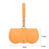 Fabricante directo de funda suave de cuero de alta gama, resistente a la presión, resistente al desgaste, bolsa colgante portátil para gafas, estuche de gafas personalizado