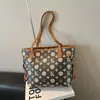 Moda Nova Primavera 2026 Grande Capacidade Versátil Estilosa Estampada Tendência Simples Bolsa de Ombro Tote Transfronteiriça