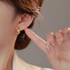 Pendientes de plata de ley S925 estilo francés retro en forma de U para mujer, ligeros, lujosos, con nicho, elegantes, con hebilla de oreja de luna y anillo sensorial avanzado.