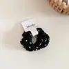 Simple y Elegante Scrunchie de Satín con Perlas y Pedrería, Banda Elástica Alta Básica Que No Daña el Cabello, Accesorio para el Cabello
