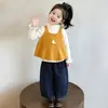 Conjunto de tres piezas de chaleco de punto con pato estilo coreano para niñas, nuevo y elegante atuendo de primavera y otoño 2026 para niñas pequeñas