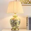 Luminária de cabeceira bestseller transfronteiriça para sala de estar, retrô americano, novo estilo chinês, pastoral americano, aconchegante e criativa, luminária de mesa de cerâmica controlada por controle remoto