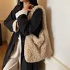 Bolso Transfronterizo de Gran Capacidad de Lana de Cordero para Mujer 2026 Otoño/Invierno Nueva Tendencia Bolso Cruzado de Moda Bolso de Hombro con Textura de Peluche