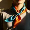 Bufandas de Seda Florales de Venta Caliente Europeas y Americanas Personalizadas por el Fabricante Nuevas Bufandas de Seda Primavera y Verano 2025 Personalizadas con Logos, Dibujos y Muestras