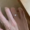 Nuevo anillo de trébol de cuatro hojas para mujer, dulce y lindo, juvenil, elegante, de lujo ligero, nicho, de alta gama, anillo ajustable