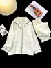 Conjunto de ropa de estar para niños estilo solapa, versión fina para primavera/otoño, cárdigan de manga larga para niñas, pijama de algodón nube estilo coreano que se puede usar como ropa exterior