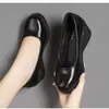 Zapatos de trabajo de talla grande, zapatos planos cómodos para azafatas, zapatos negros de punta redonda, zapatos de suela blanda para madres y mujeres, zapatos de cuero profesionales para mujer para el trabajo