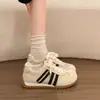 Zapatillas de entrenamiento alemanas amarillas de suela gruesa para mujer, nuevo modelo verano 2026, zapatillas casuales de malla transpirable, zapatos blancos versátiles