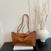 Coleção Outono 2026: Bolsa de ombro lisa, leve e estilosa para mulheres, perfeita para o trajeto diário.; atacado de bolsas tote femininas